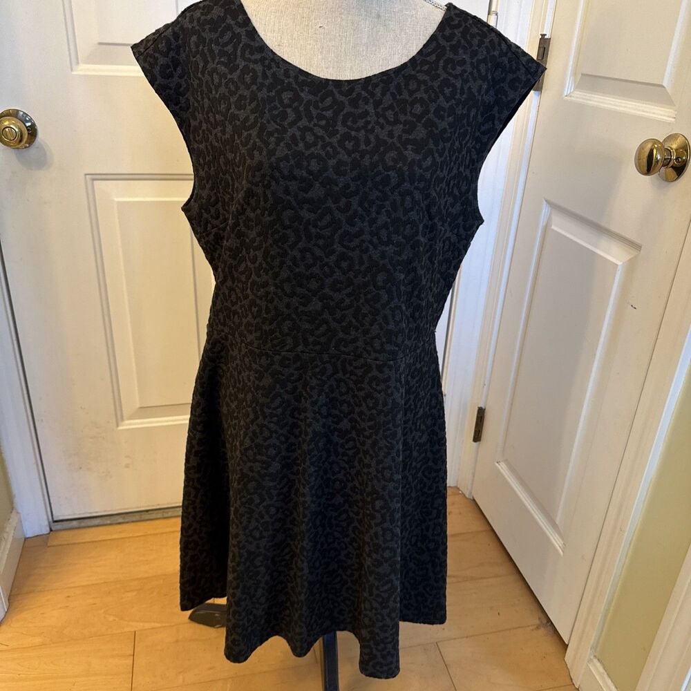 ANIMAL PRINT Loft Shortsleeved Knee Length Sheath Gray Print Dress Size 14